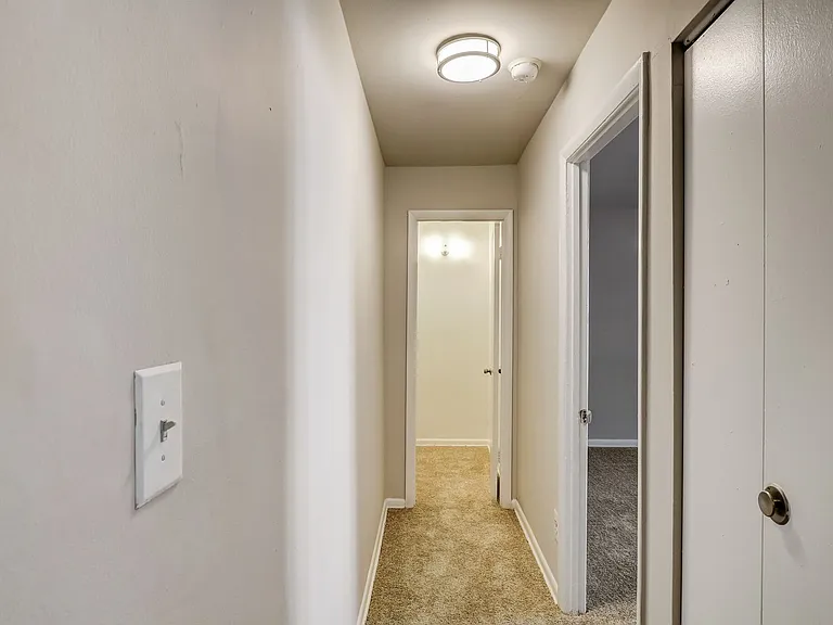 Hillsdale Manor Apartments — Photo 7