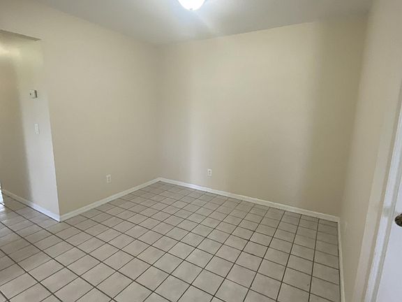5th image of 112 SE 12th St