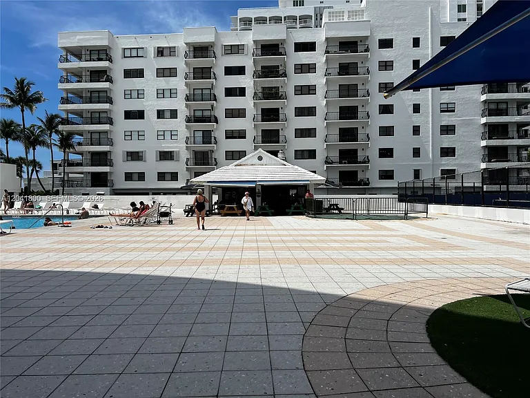 5445 Collins Ave #L3 — Photo 25