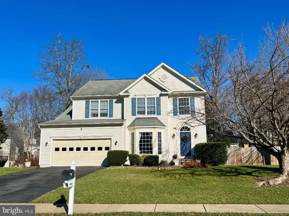 6 Ridge Hollow Dr, Fredericksburg, VA 22405