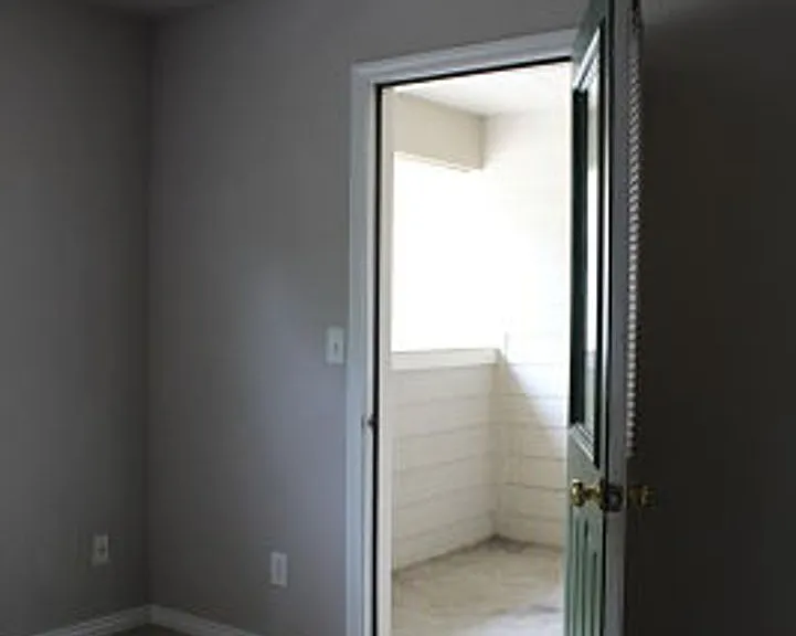 321 W Myrtle St — Photo 11