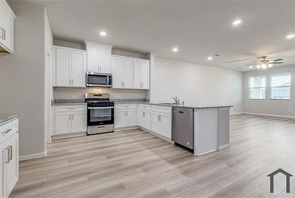 728 Amenduni Ln — Photo 2