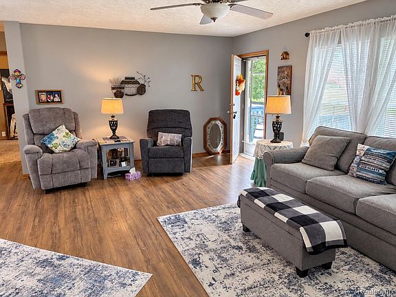 3rd image of 373 Crabapple Ln