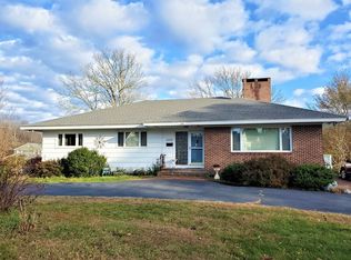 1032 Gardners Neck Rd, Swansea, MA 02777