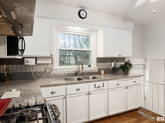 4th image of 2705 W Castle Ct