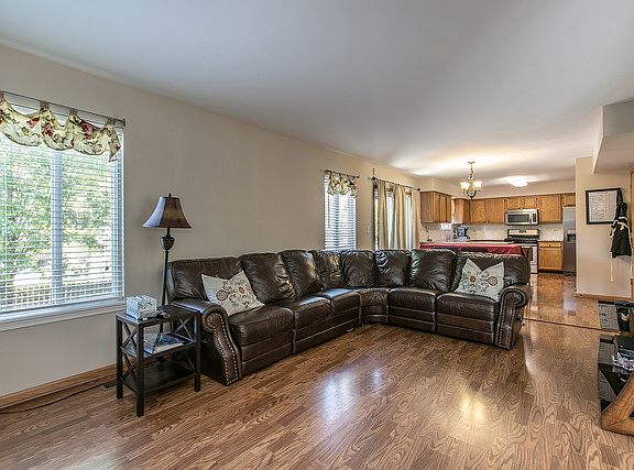 4th image of 904 Joan Ct