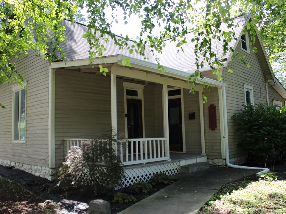 1st image of 902 S Indiana St