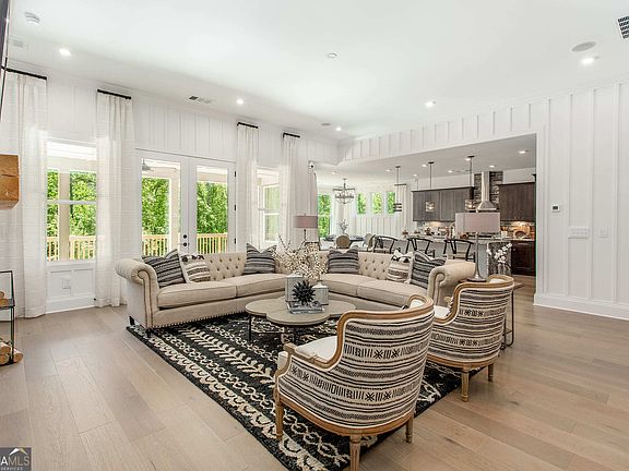 5th image of 611 Salton Way