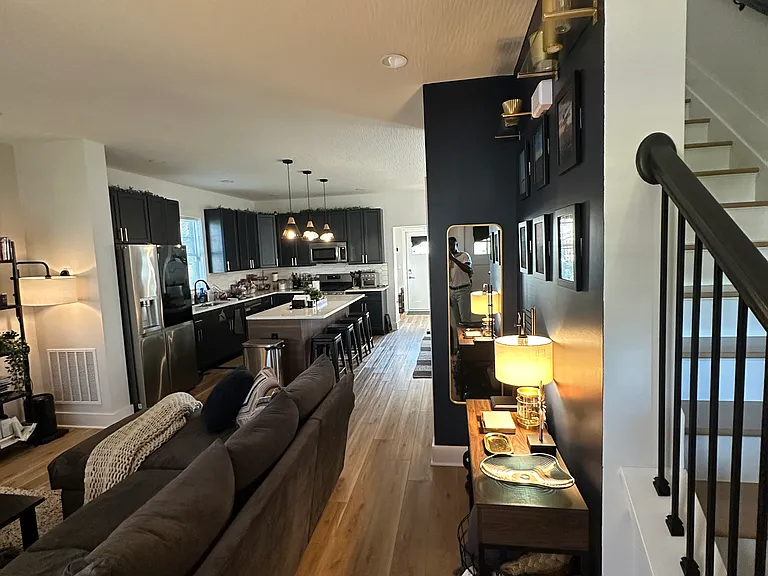 157 N Powell Ave — Photo 3