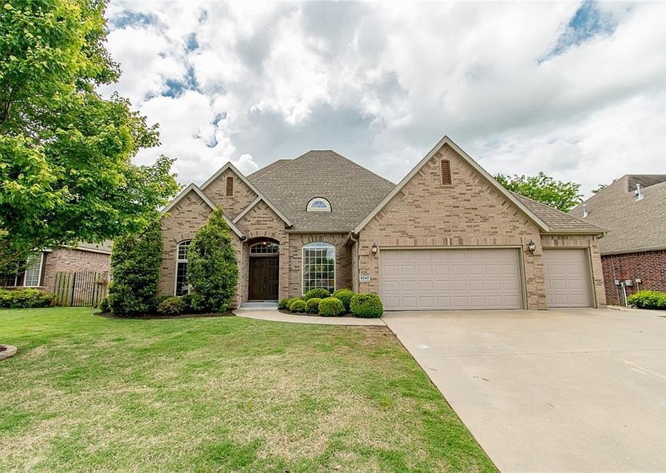1st image of 4347 E Oakmont Dr