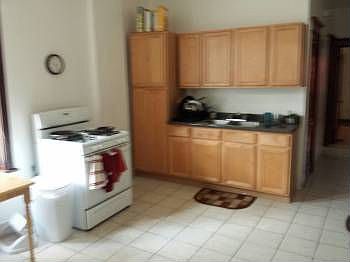 2nd image of 826 N Maplewood Ave APT 1