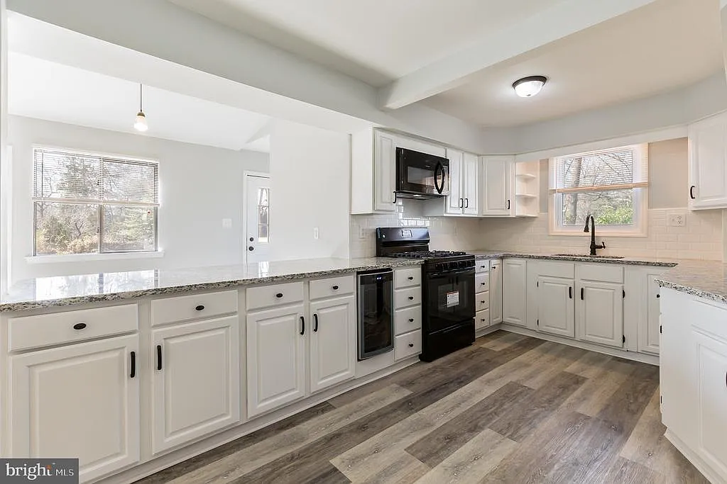 110 Montgomery Ave photo 1