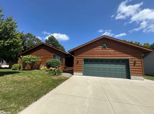 902 S 15th St, Clear Lake, IA 50428