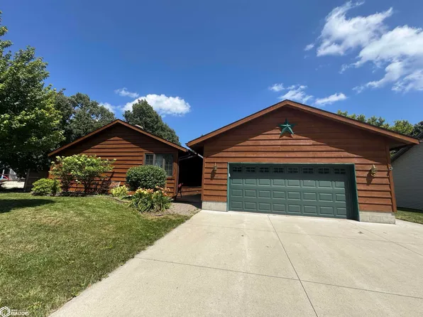 902 S 15th St, Clear Lake, IA 50428