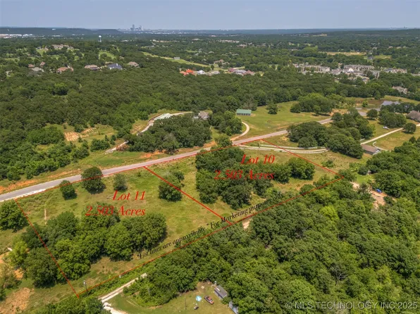 4556 Oak Timber Dr, Tulsa, OK 74131