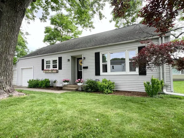 908 Sinnissippi St, Dixon, IL 61021