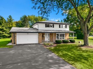 42 W Larkspur Ln, Bristol, IL 60512