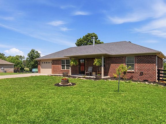 3rd image of 1080 Barker Ln W