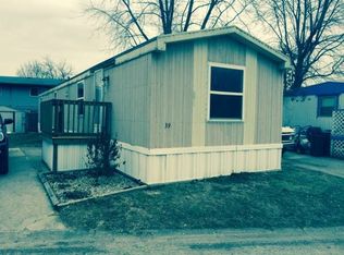 39 White Oak Dr, Wood River, IL 62095