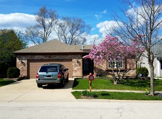 1240 Old Timber Ln, Hoffman Estates, IL 60192