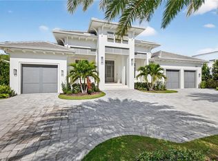 375 Bow Line Dr, Naples, FL 34103