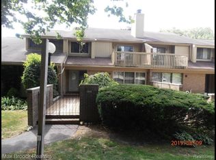 1549 S Hill Blvd, Bloomfield, MI 48304