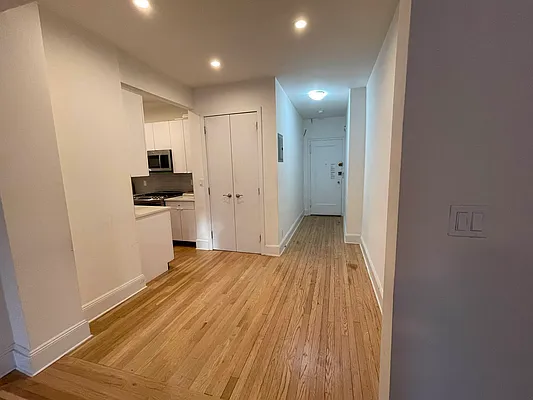 Rented by Buchbinder & Warren | media 2