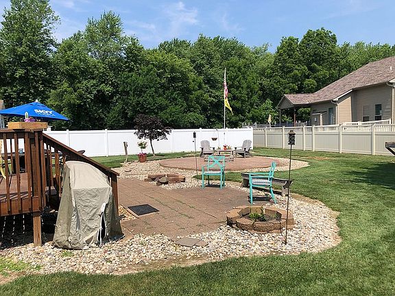 2nd image of 323 E Donnewald St