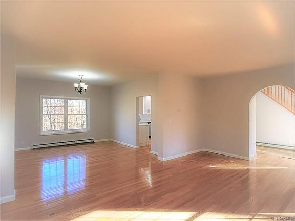 5th image of 206 Longfellow Dr