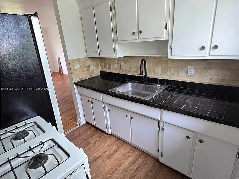 7035 Rue Granville #3 — Photo 5