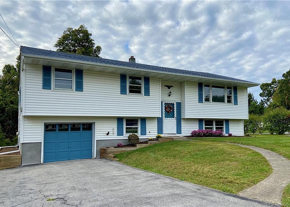 1st image of 5 Lakeview Dr