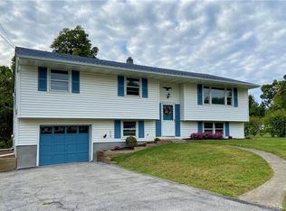 5 Lakeview Dr, Newburgh, NY 12550