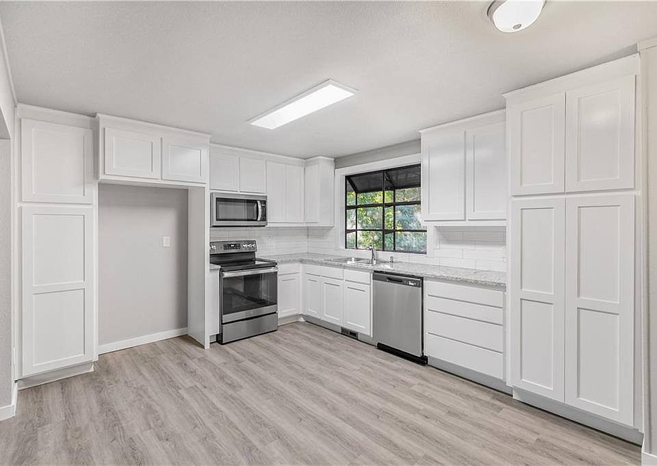 1st image of 17 Cobb Cir
