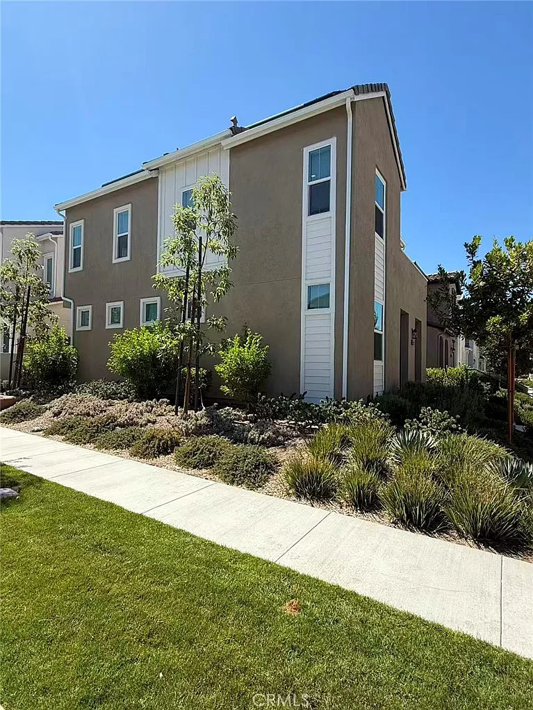 4 bed, 1810 sqft, $4,000 — Photo 2