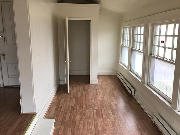2nd image of 1025 NE Jefferson Ave APT C