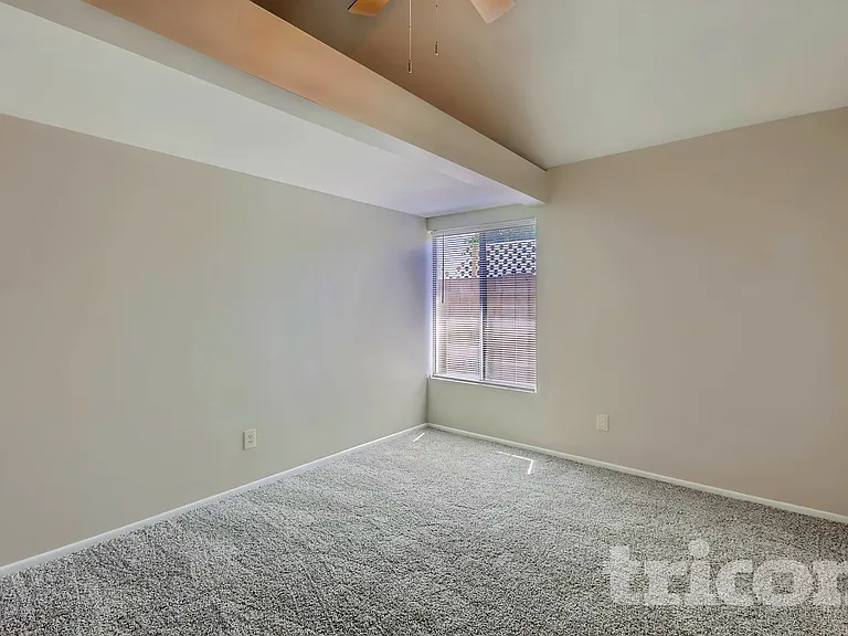 3031 W Mercer Ln — Photo 7