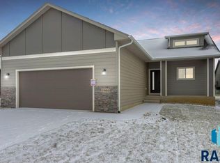 1904 N Concord Dr, Sioux Falls, SD 57110