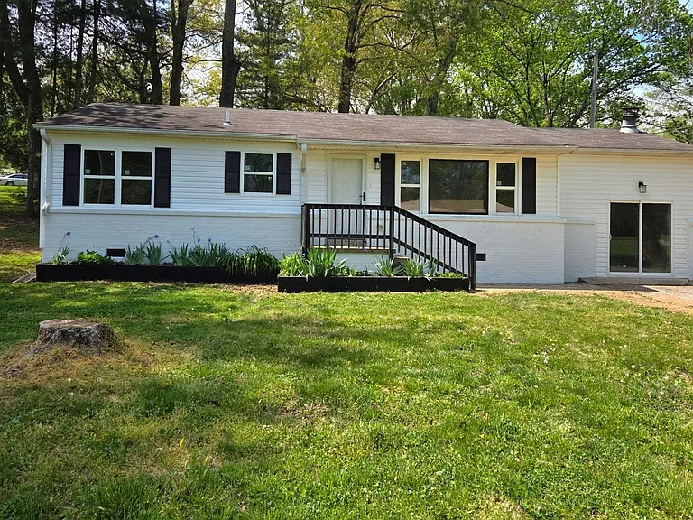 309 Rickenbacker Dr — Photo 1