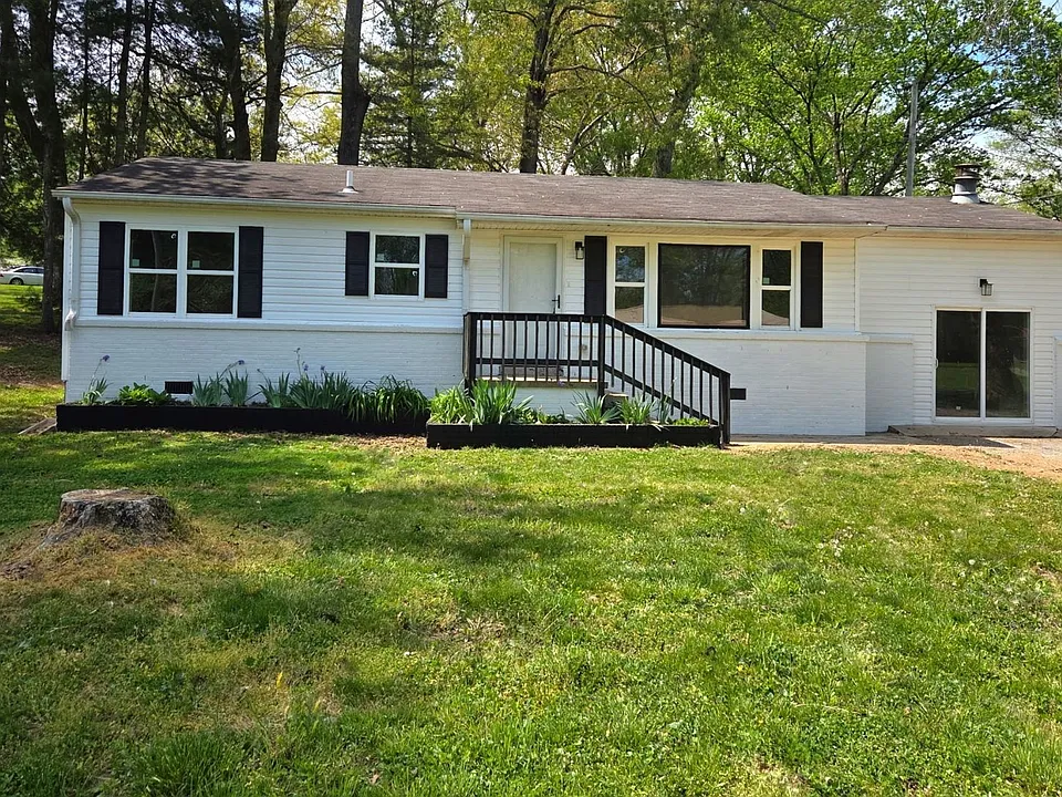 309 Rickenbacker Dr