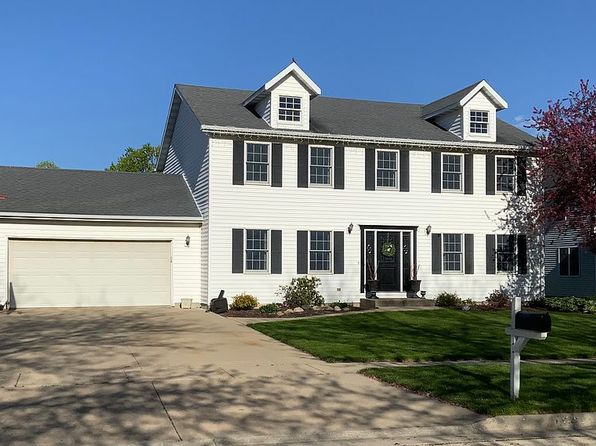 1120 Pickwick Dr