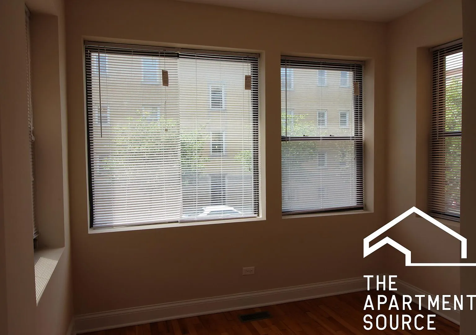 3216 W Argyle St — Photo 4