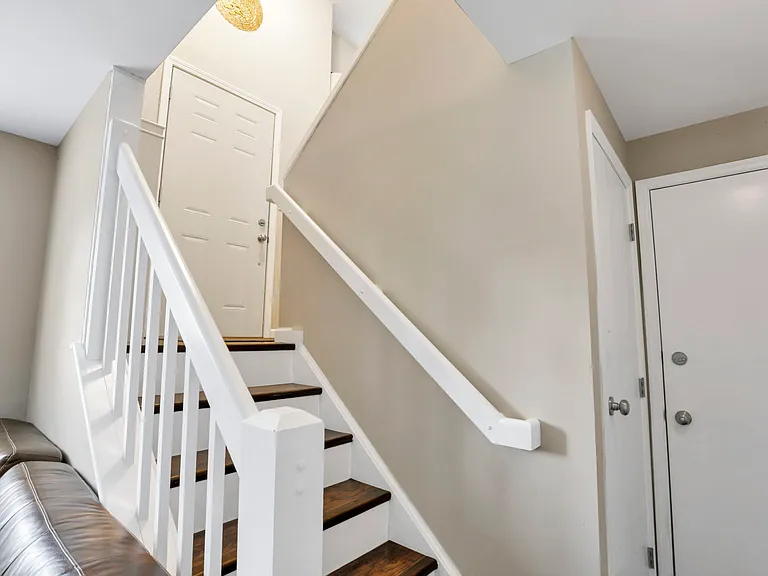 8752 Seabright Dr — Photo 1