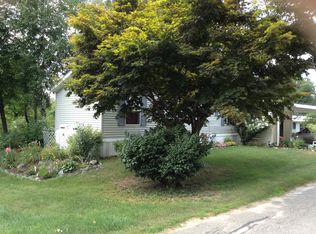 5 Willow Cir, Brimfield, MA 01010