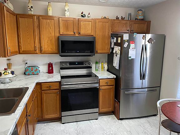 3rd image of 4215 Halford Dr