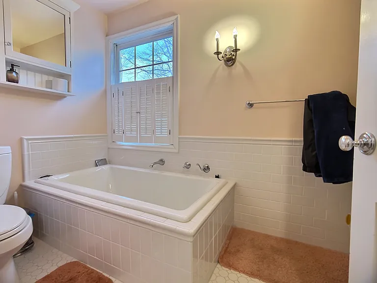 14575 Shaker Blvd — Photo 16