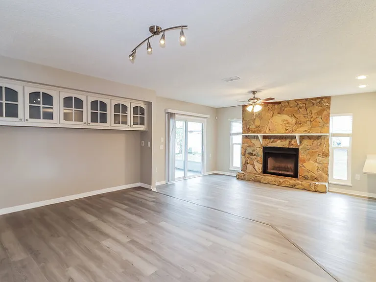 12909 Walnut Tree Ln — Photo 10