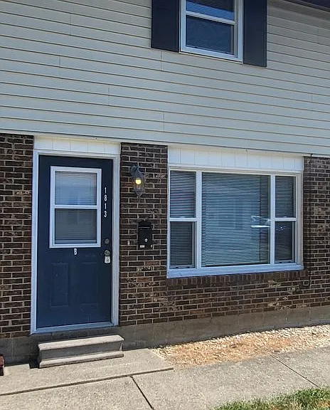 1817 W Chestnut St — Photo 2