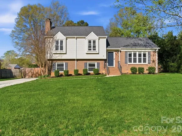 5810 Red Carriage Ln, Charlotte, NC 28212