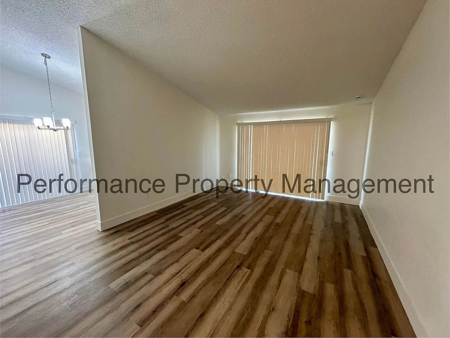 Newly Remodeled 4 Bed/2 Bath SW Bakersfield Home w/ RBP & Security Deposit Alternative — Photo 4