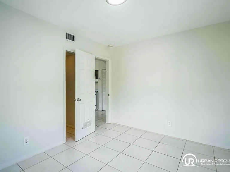 666 NE 80th St #6 — Photo 11